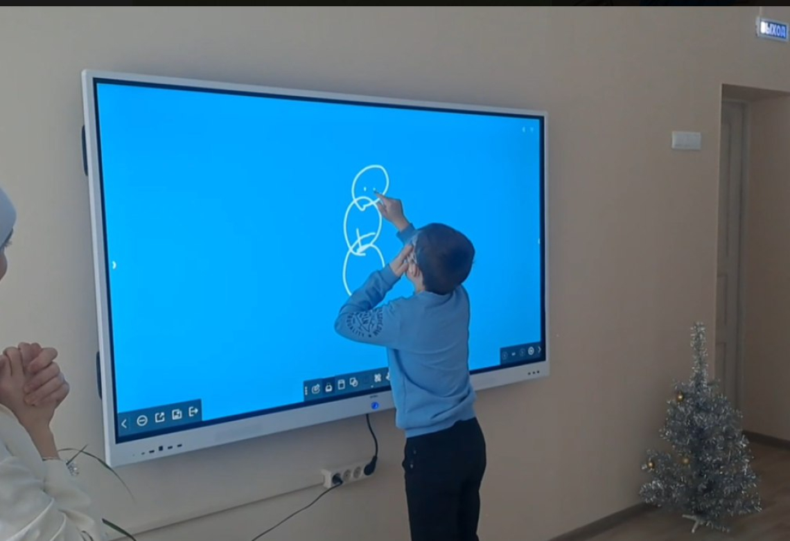 Зимний бал у ёлки. «Встречай Новый год в движении!»